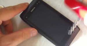 nokia n8 gorilla glass 300x157 Nokia N8 Gorilla Glass Stress Test   Surviving against an Army