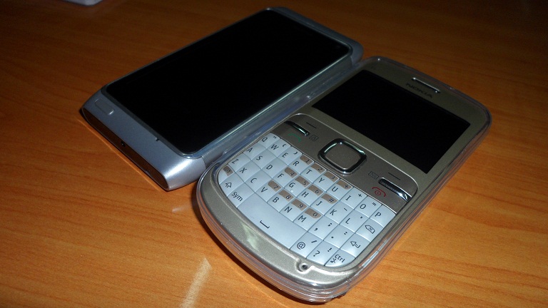 Nokia-N8-and-Nokia-C3-2.JPG