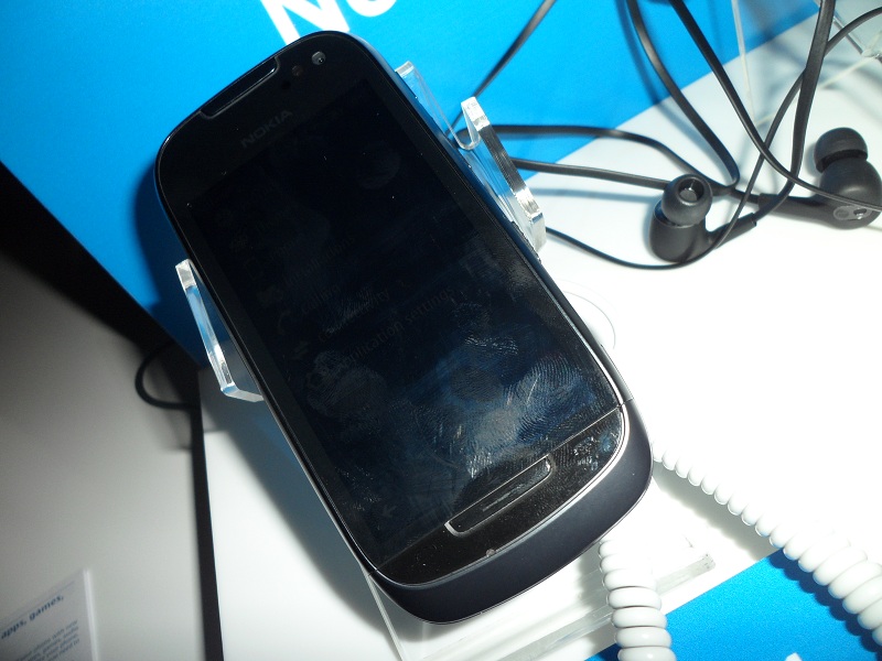 http://symbianworld.org/wp-content/uploads/2011/08/Nokia-701-with-N8-and-X7-5.jpg