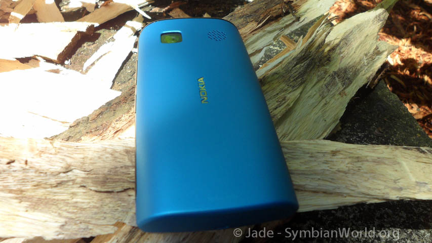 http://symbianworld.org/wp-content/uploads/2011/10/Nokia-500-Black-with-Blue-cover-1.jpg